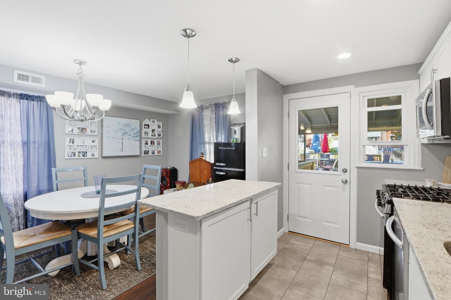 3651 Mactavish Avenue photo 12