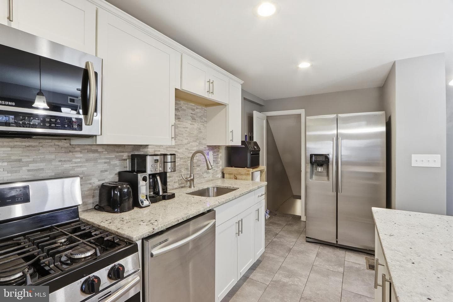 3651 Mactavish Avenue photo 13