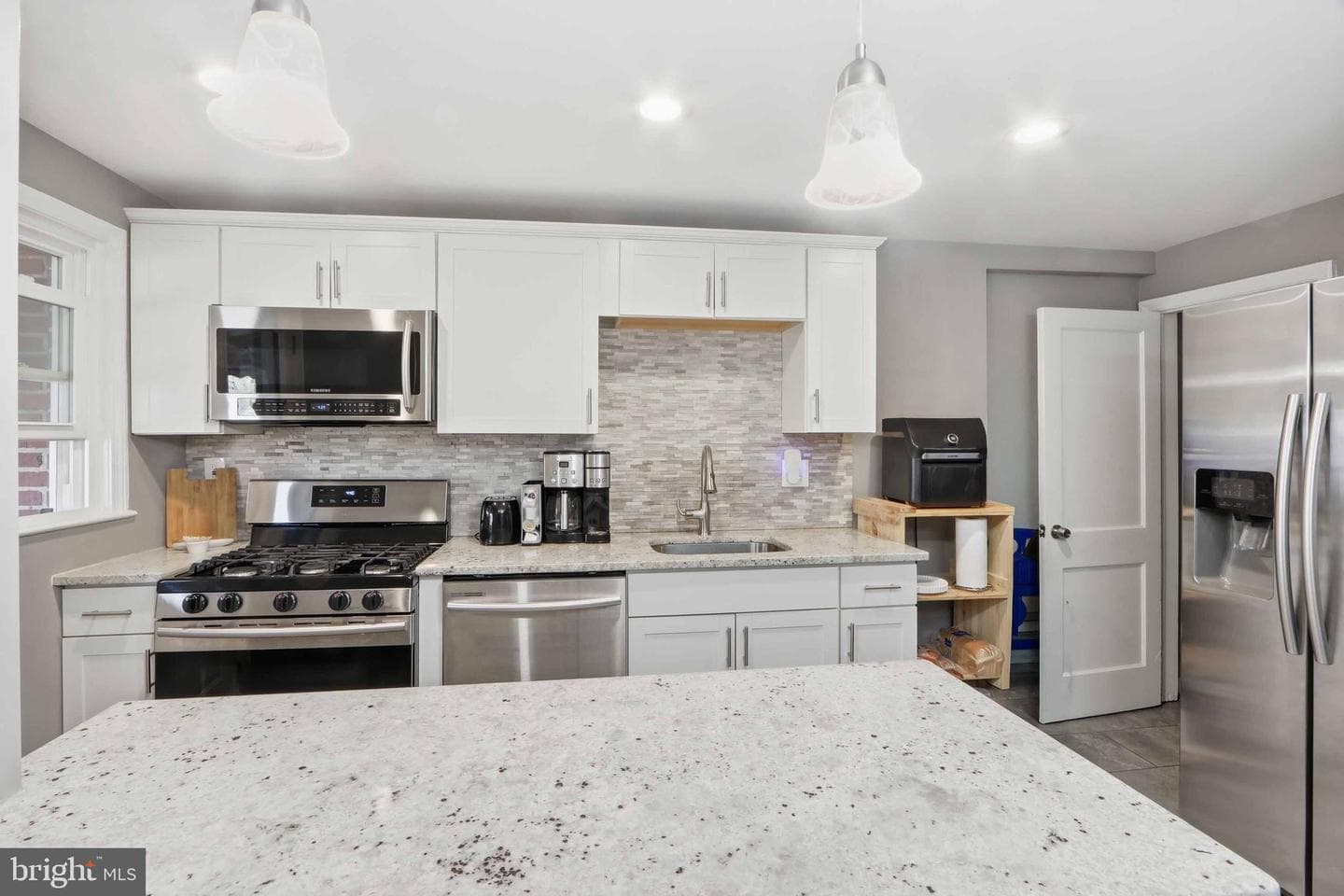 3651 Mactavish Avenue photo 14