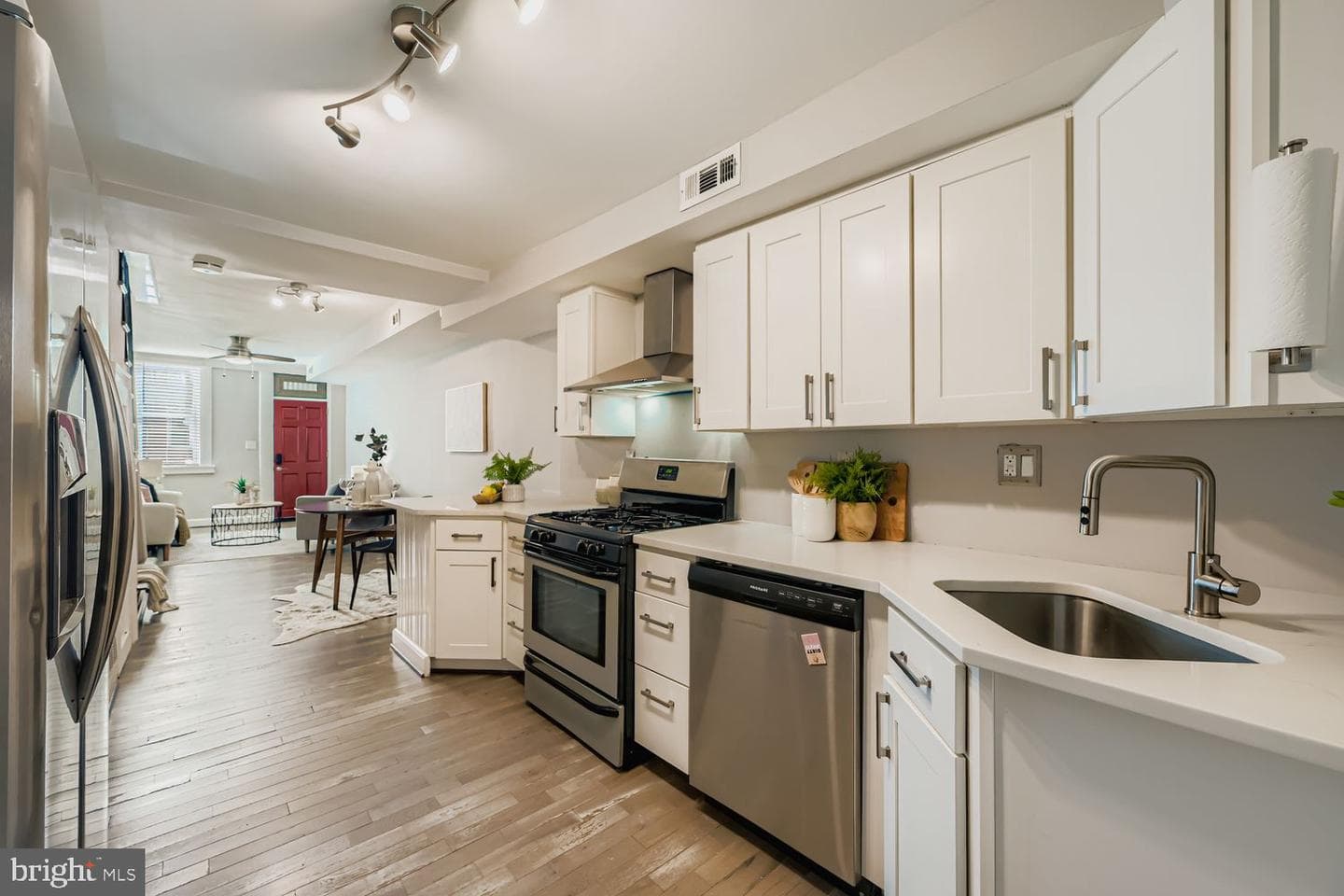 3022 Hudson Street photo 9