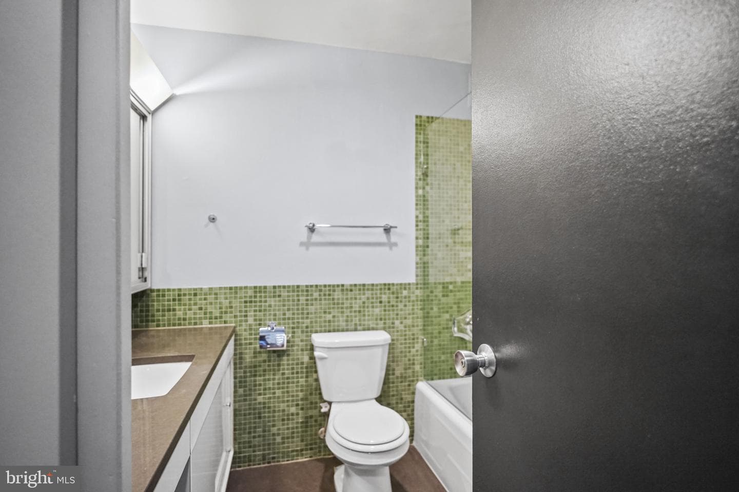 4000 N Charles Street #706 photo 15