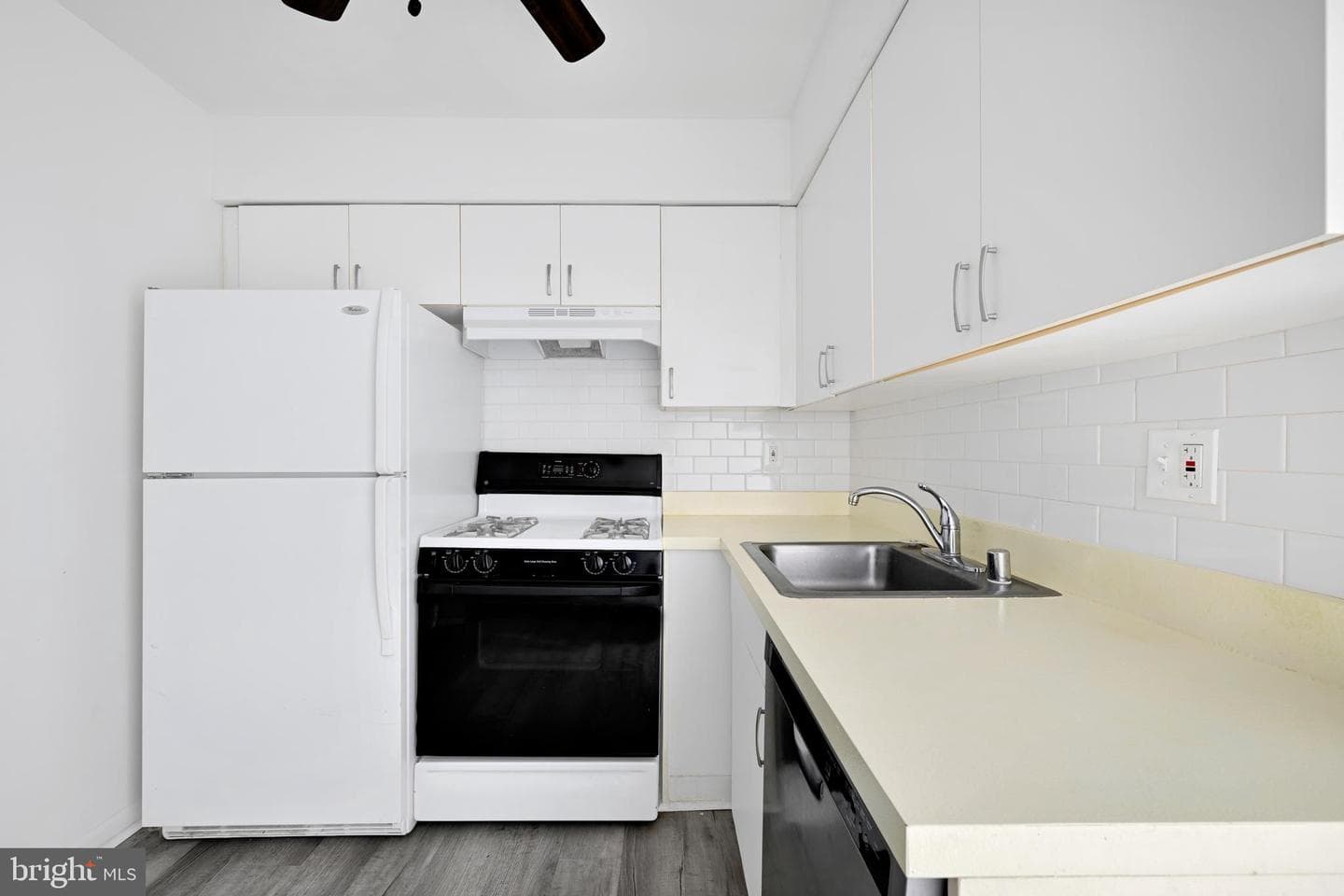 1422 E Baltimore Street #202 photo 8