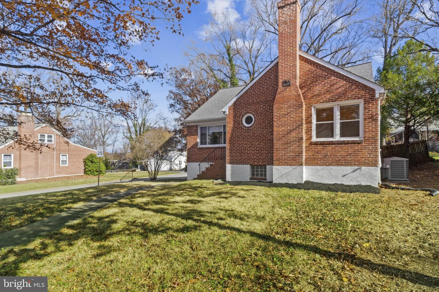 5709 Woodcrest Avenue photo 3