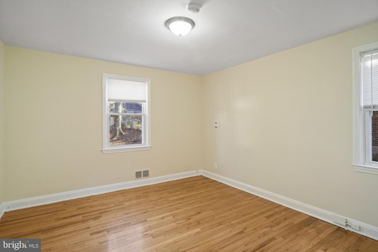 5709 Woodcrest Avenue photo 32