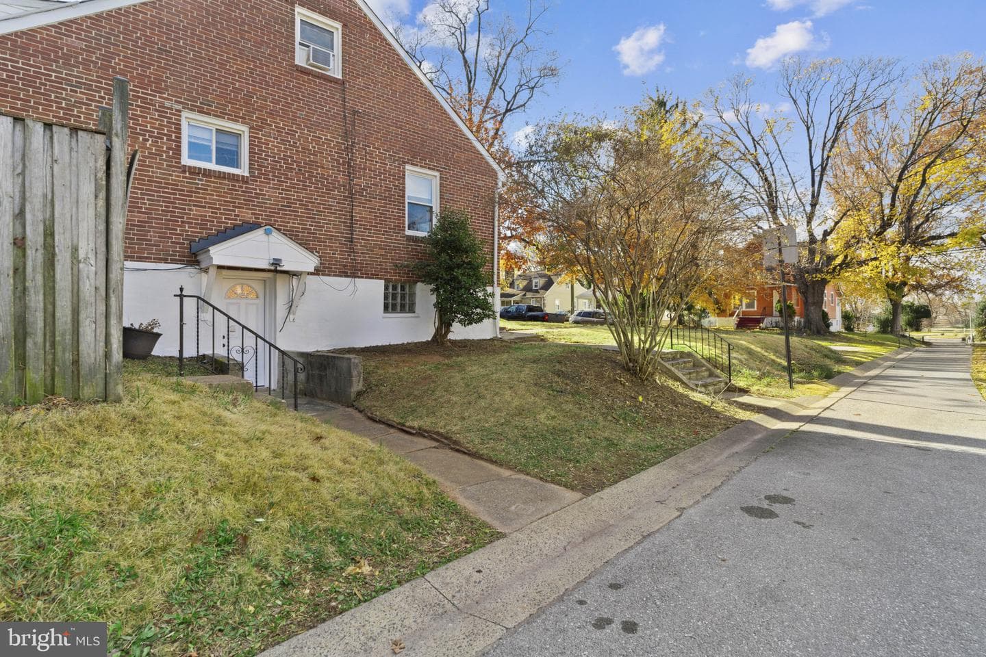 5709 Woodcrest Avenue photo 4