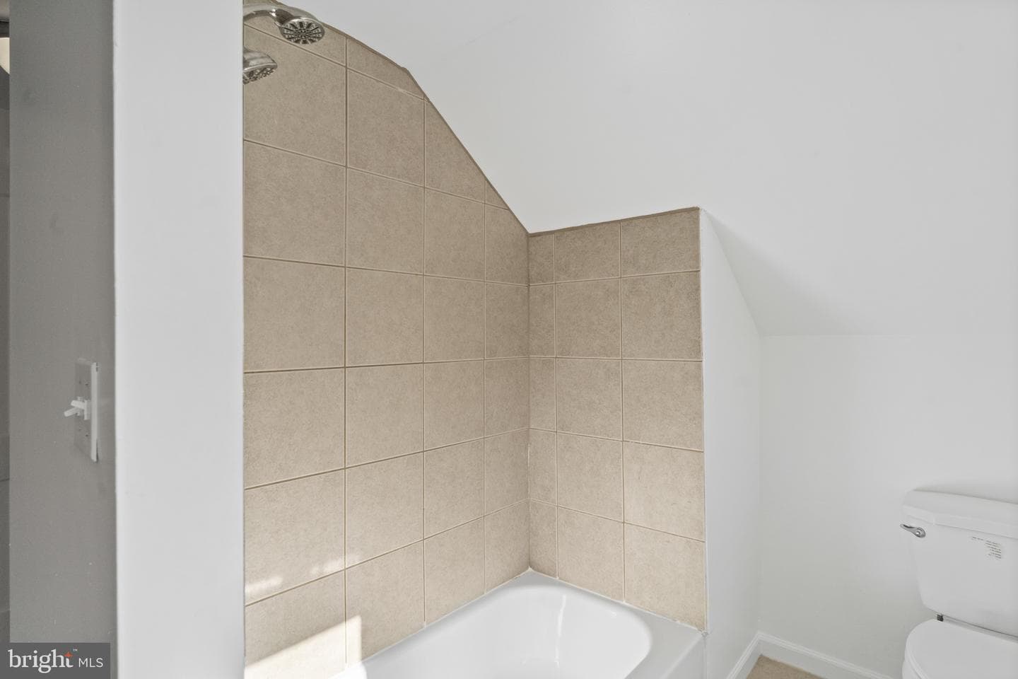 5709 Woodcrest Avenue photo 7