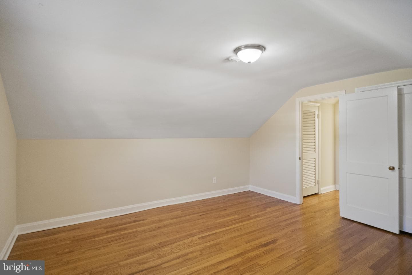 5709 Woodcrest Avenue photo 9