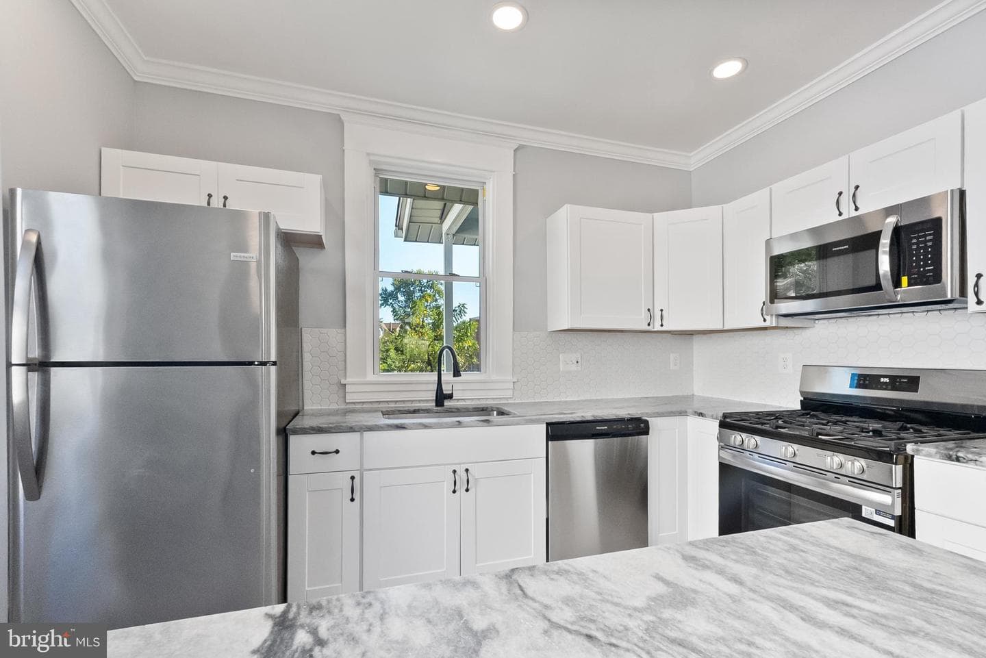 5211 Eugene Avenue photo 16