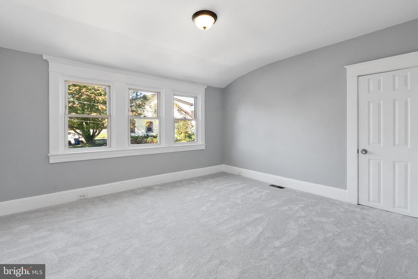 5211 Eugene Avenue photo 32