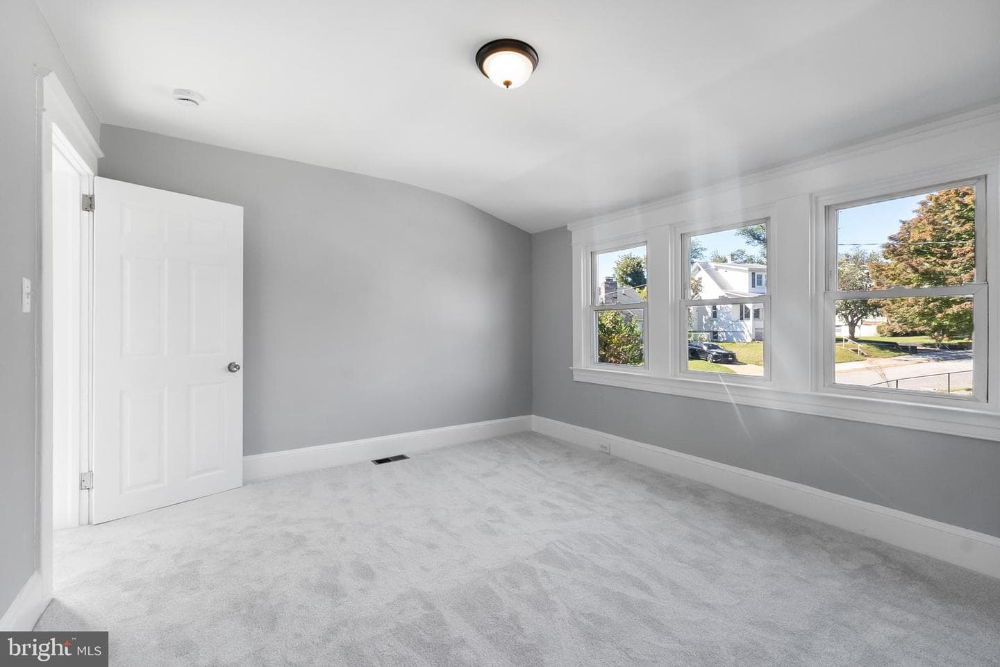 5211 Eugene Avenue photo 34