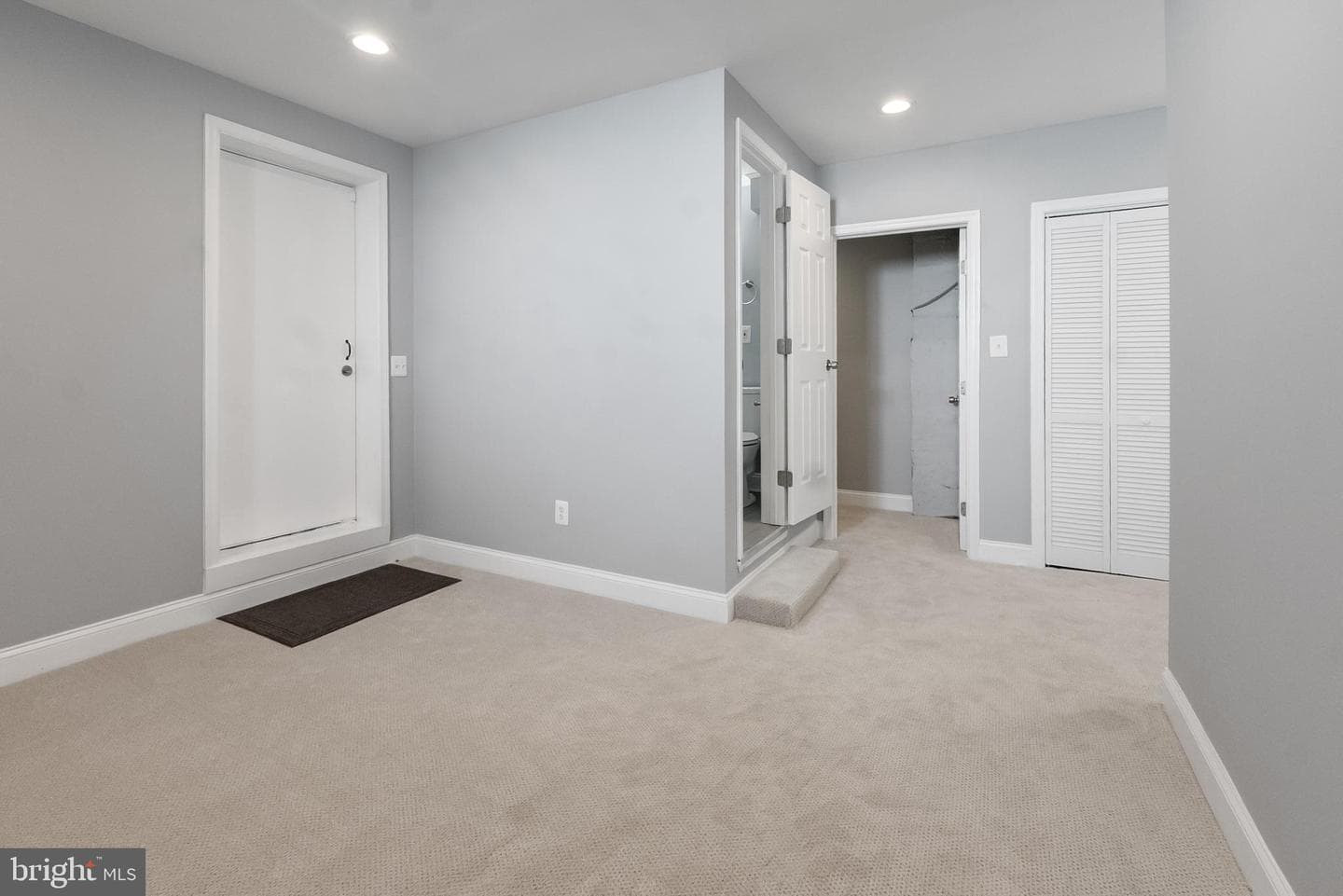 5211 Eugene Avenue photo 58