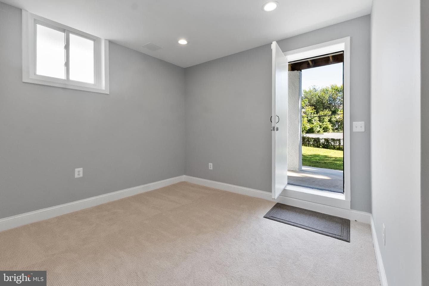 5211 Eugene Avenue photo 59