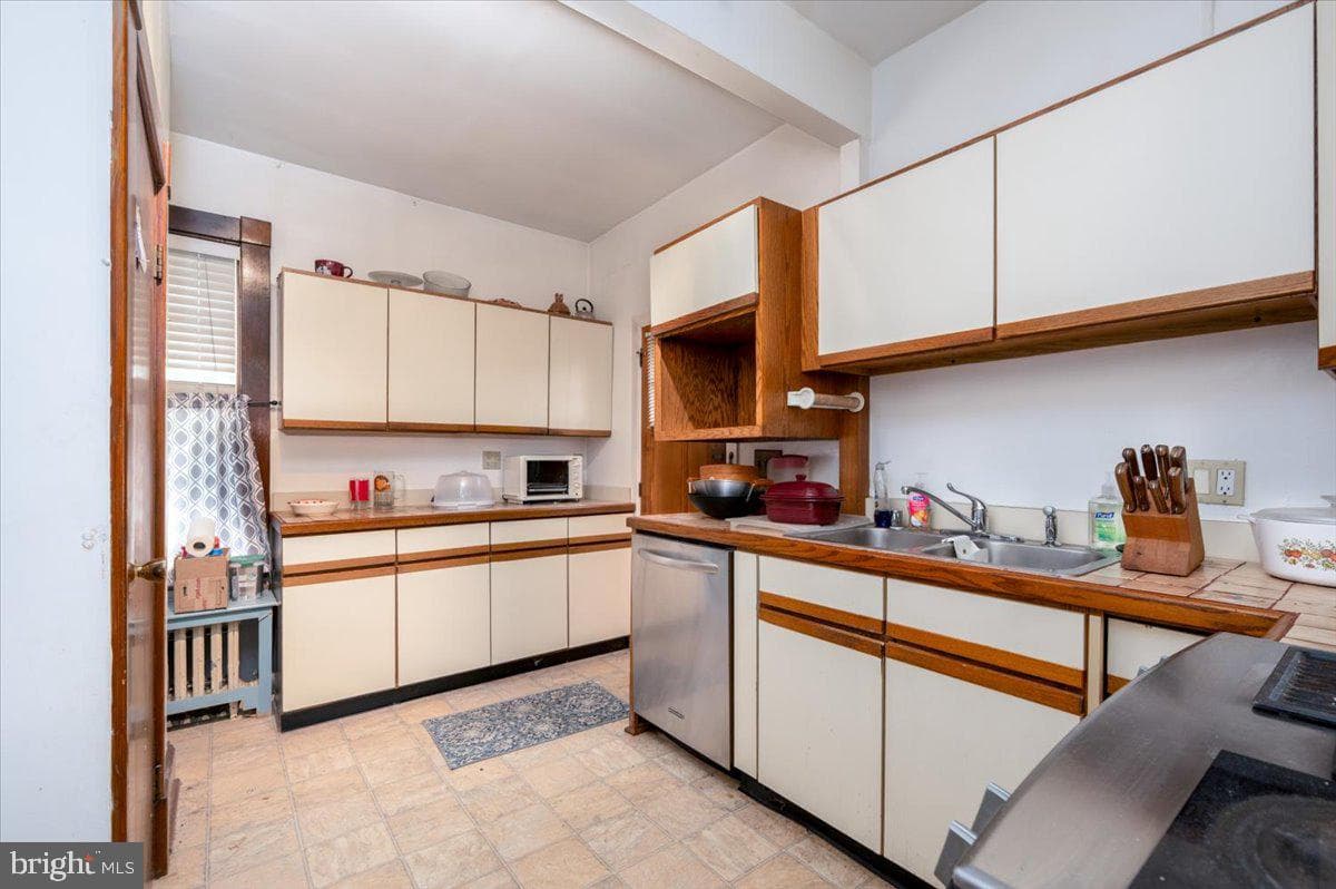 2500 Arbuton Avenue photo 16