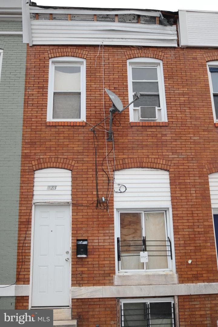 423 N Curley Street photo 1