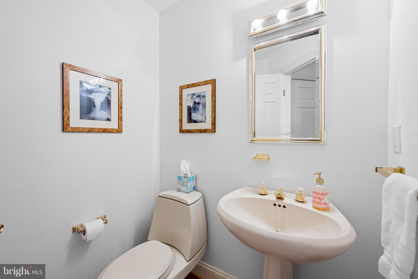 3704 N Charles Street N #406 photo 10