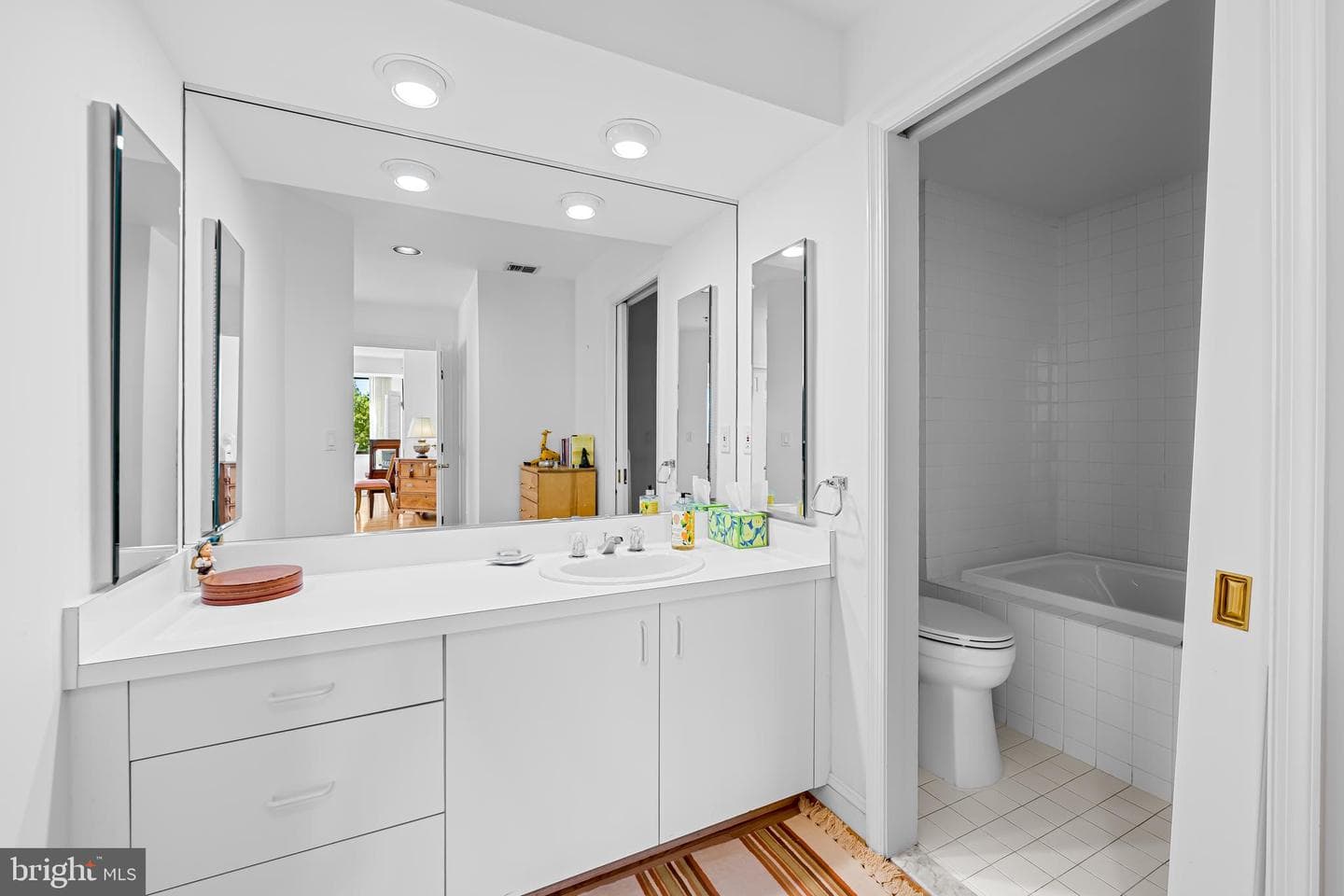 3704 N Charles Street N #406 photo 25