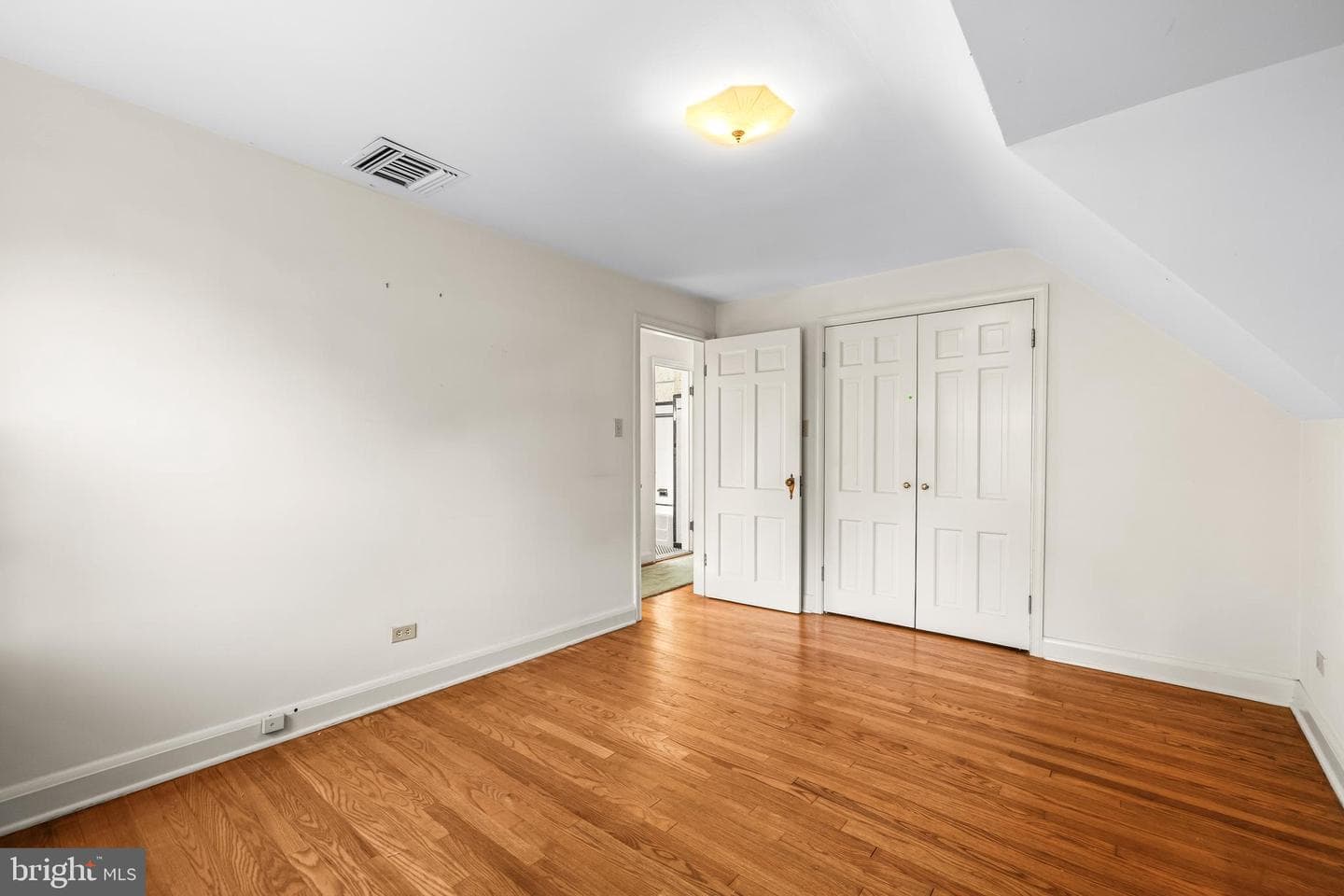 11 W Melrose Avenue photo 39