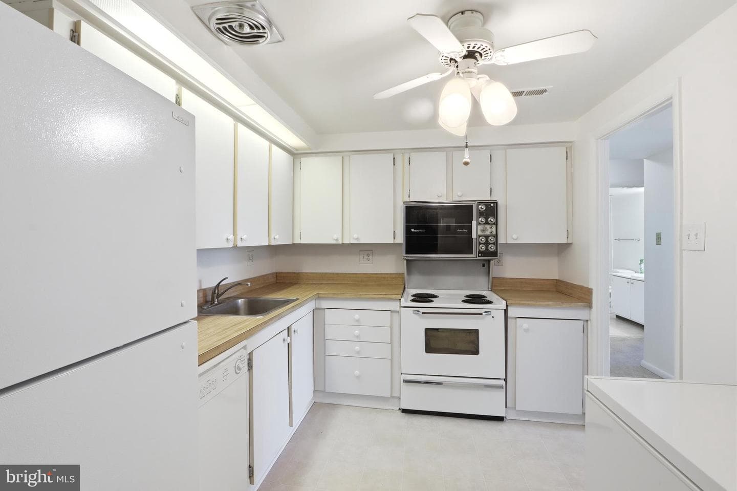 6317 Park Heights Avenue #404 photo 8