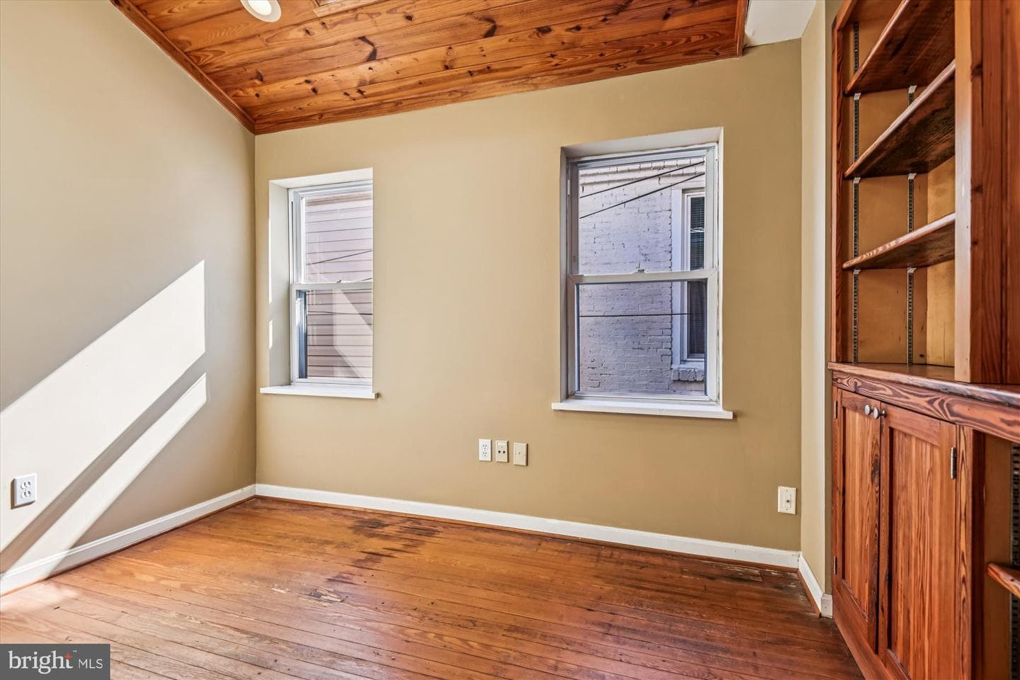 1293 William Street photo 26
