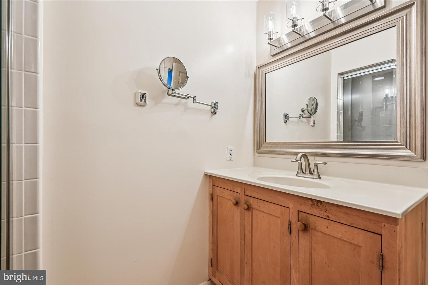 1293 William Street photo 32