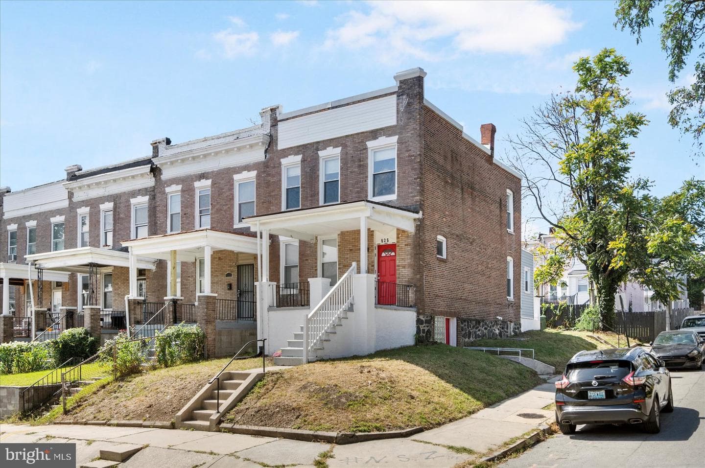 626 N Edgewood Street photo 2