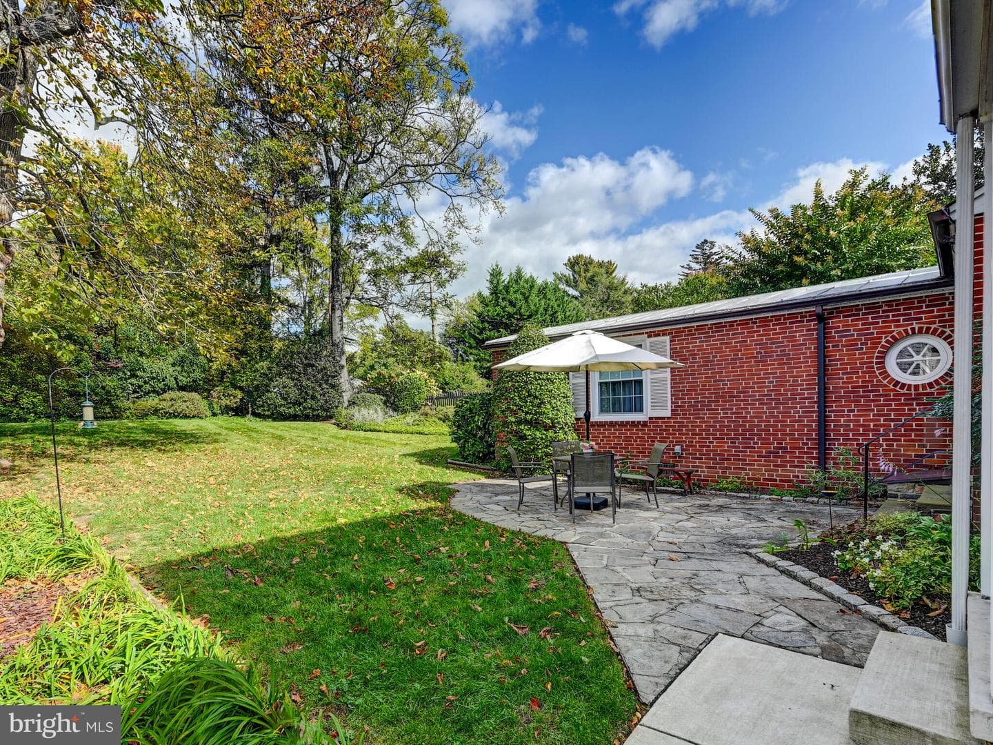 116 Castlewood Road photo 32