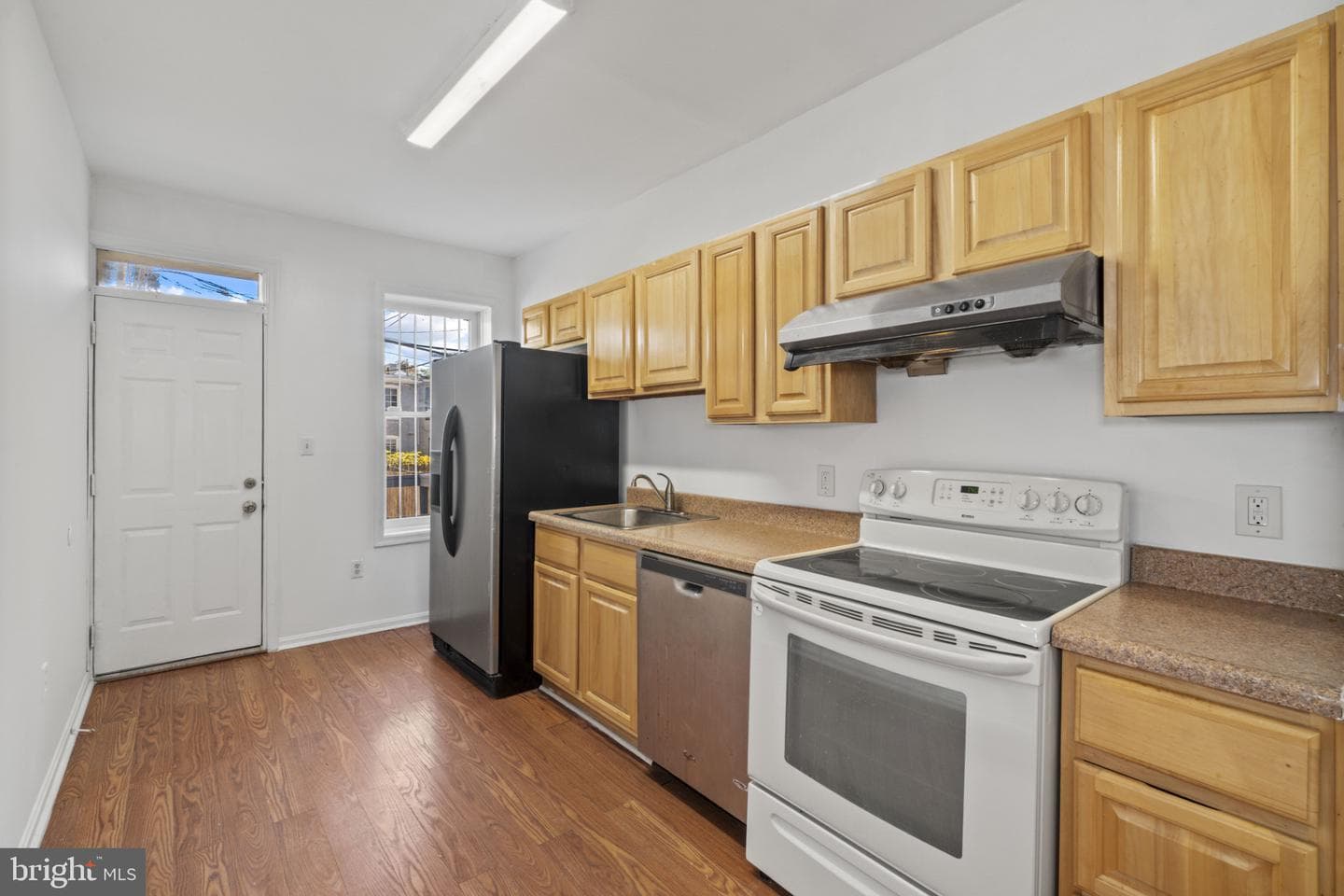 311 Fremont Avenue S photo 10