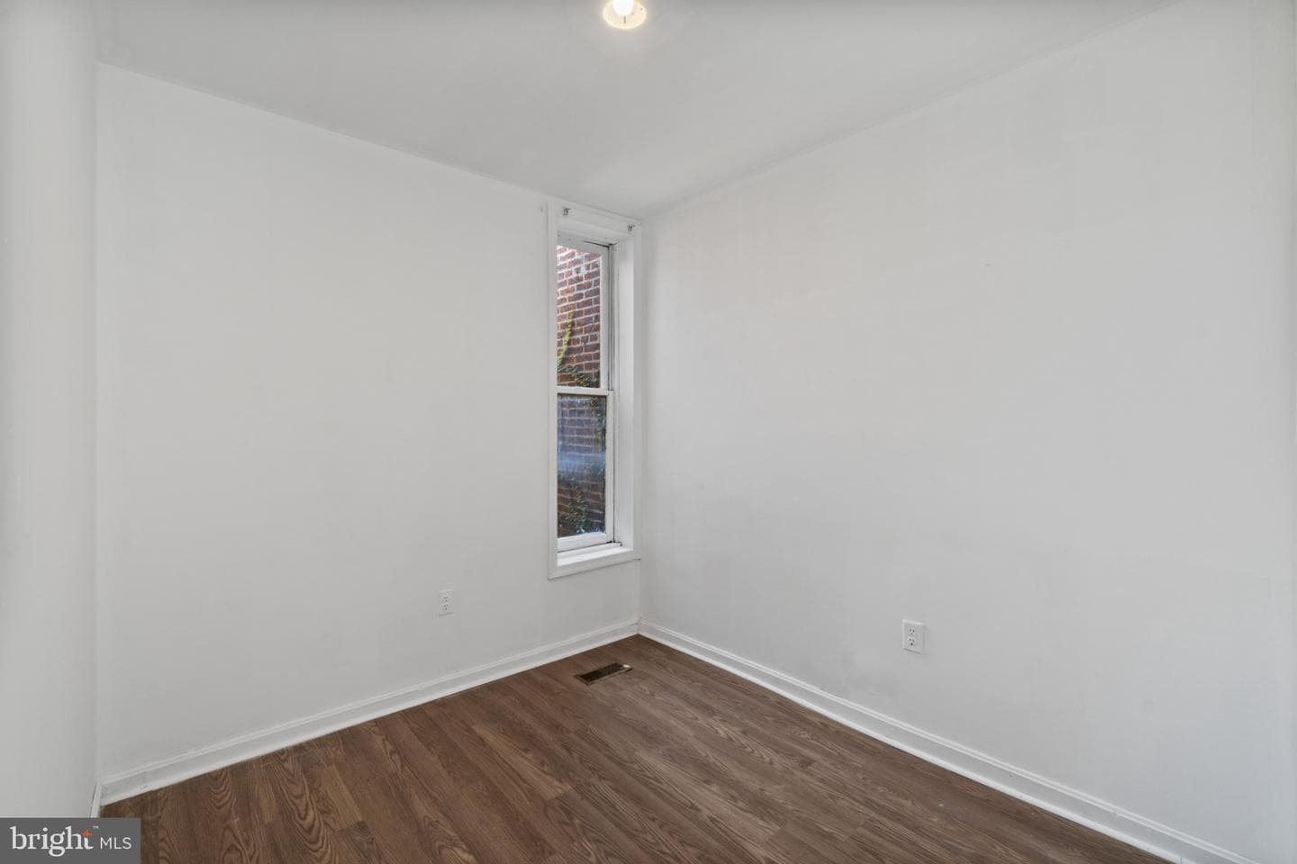 311 Fremont Avenue S photo 25