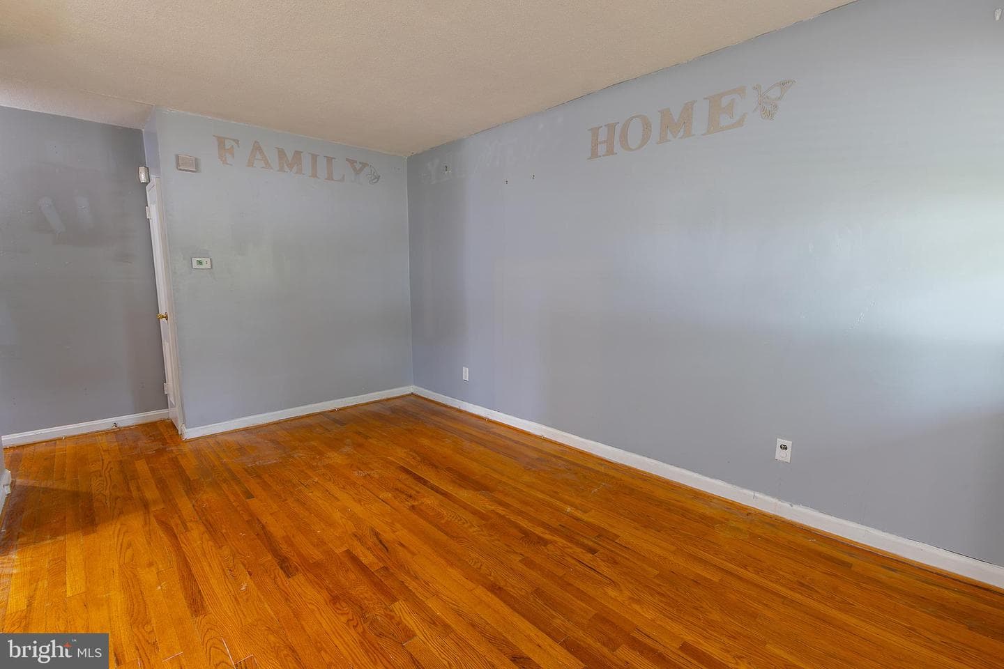 5904 Willet Avenue photo 8