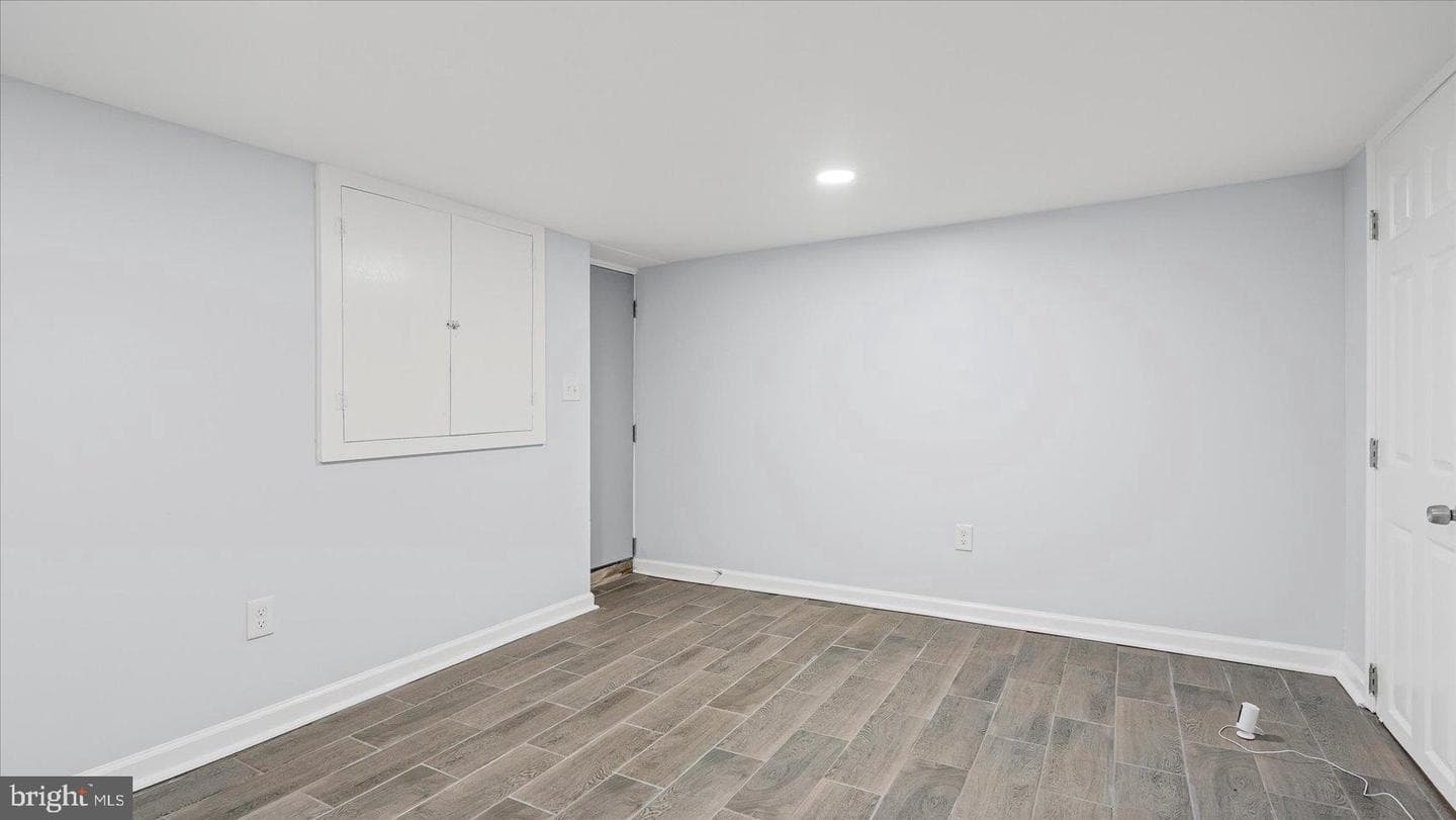 1240 N Ellwood Avenue photo 20
