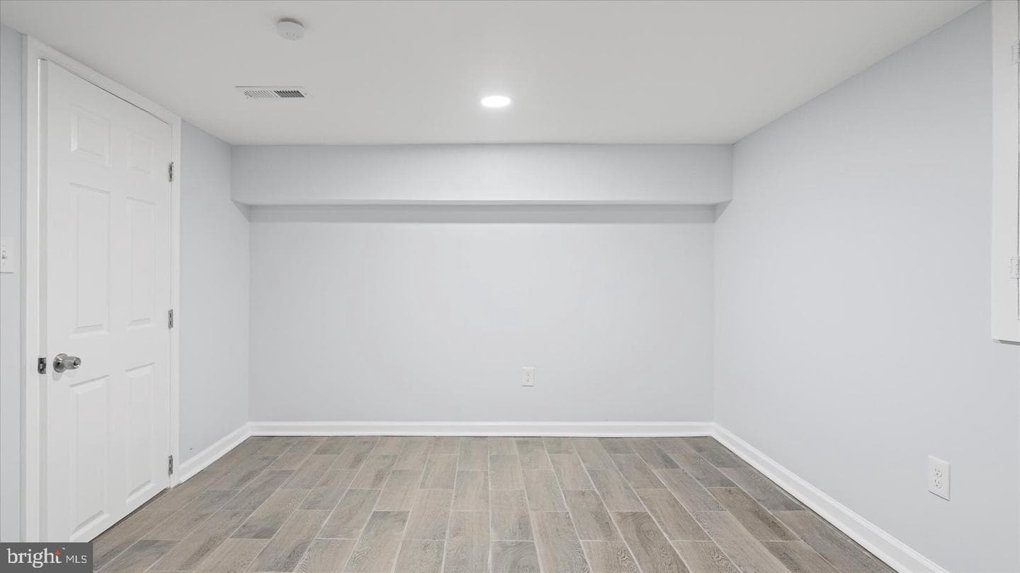 1240 N Ellwood Avenue photo 21