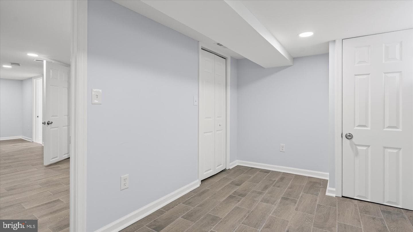 1240 N Ellwood Avenue photo 22