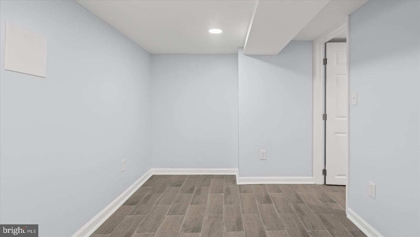 1240 N Ellwood Avenue photo 23