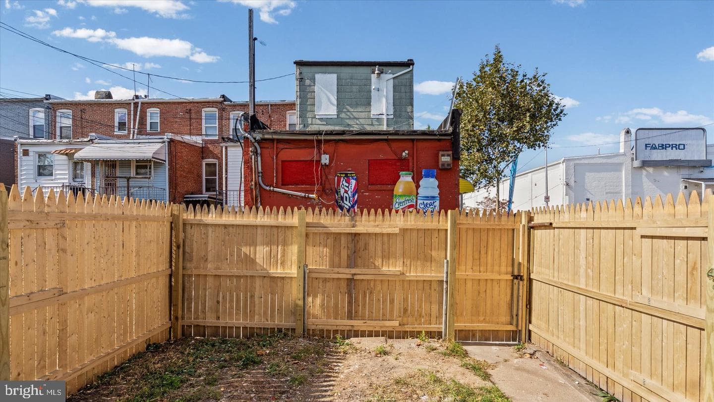 1240 N Ellwood Avenue photo 35