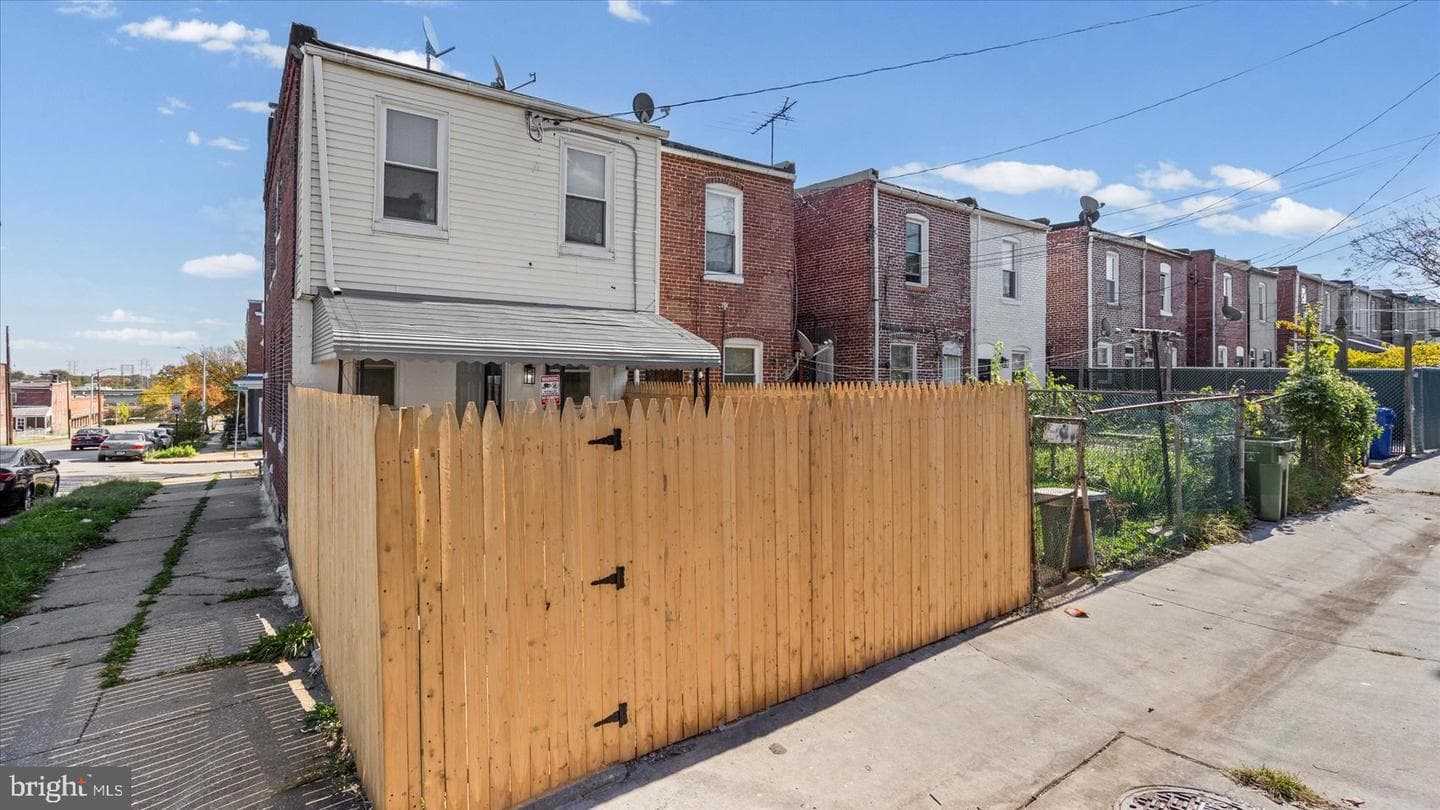 1240 N Ellwood Avenue photo 37