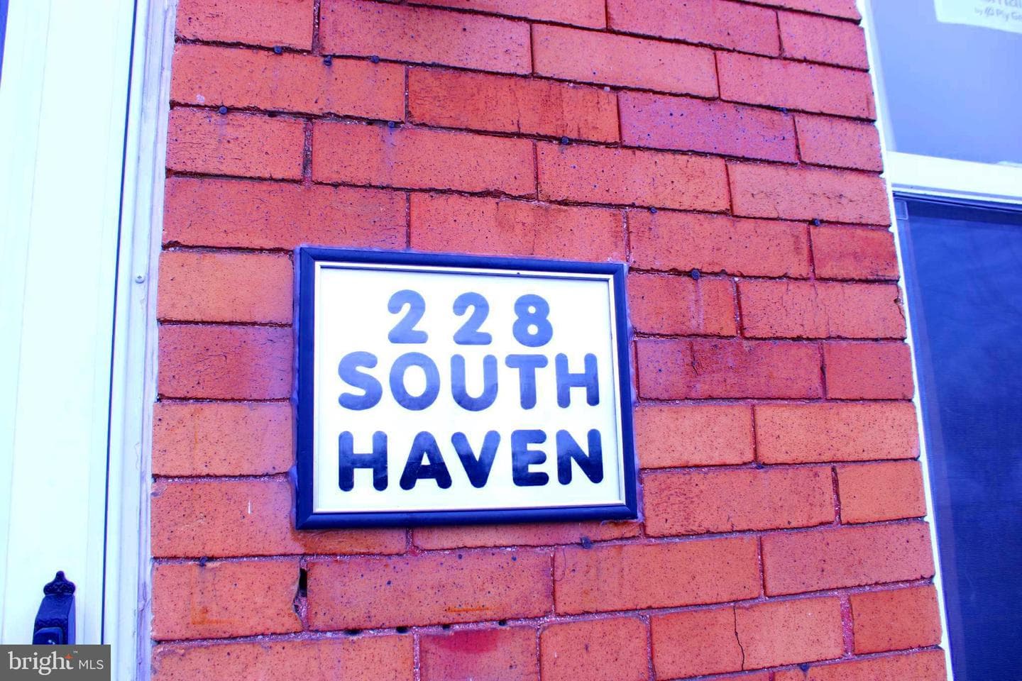 228 S Haven Street photo 21