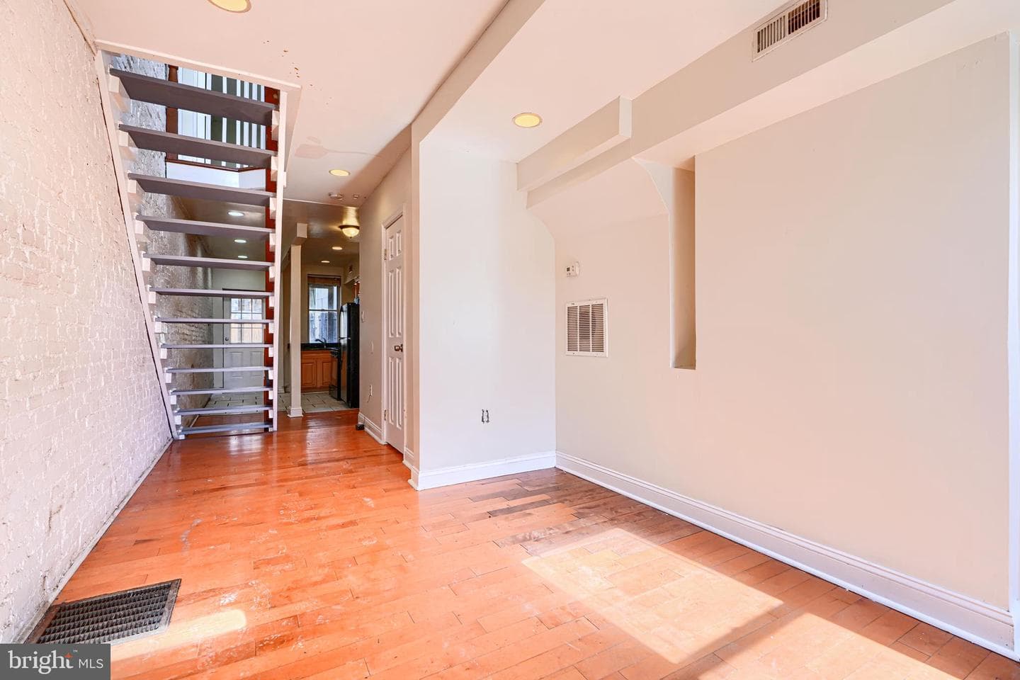 864 Carroll Street photo 2