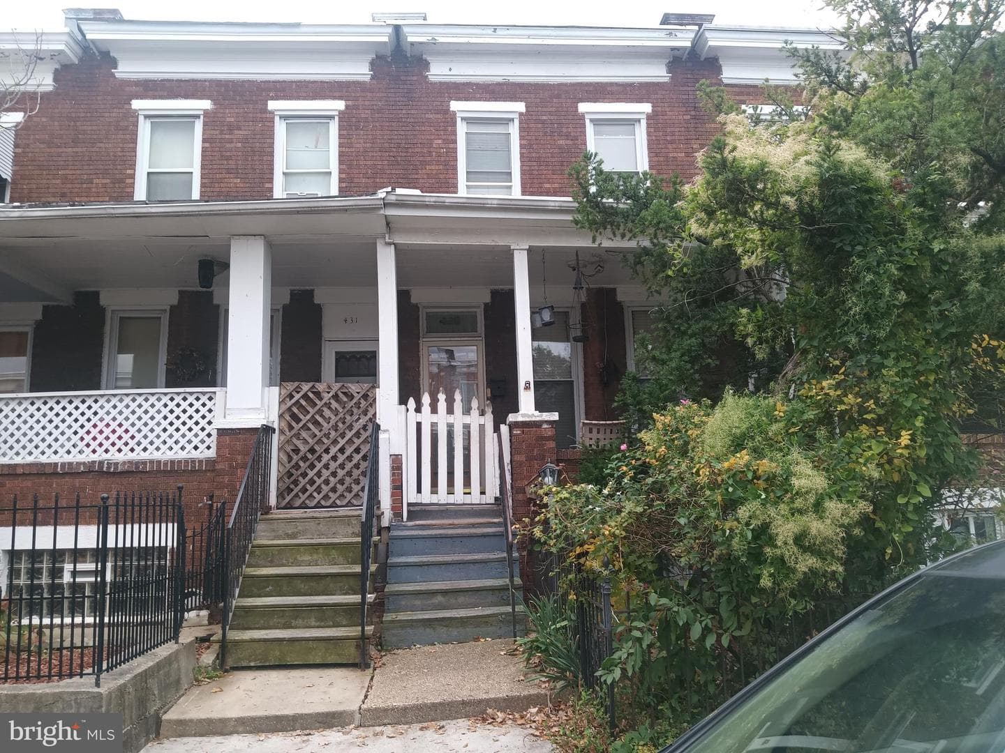 429 Ilchester Avenue photo 1