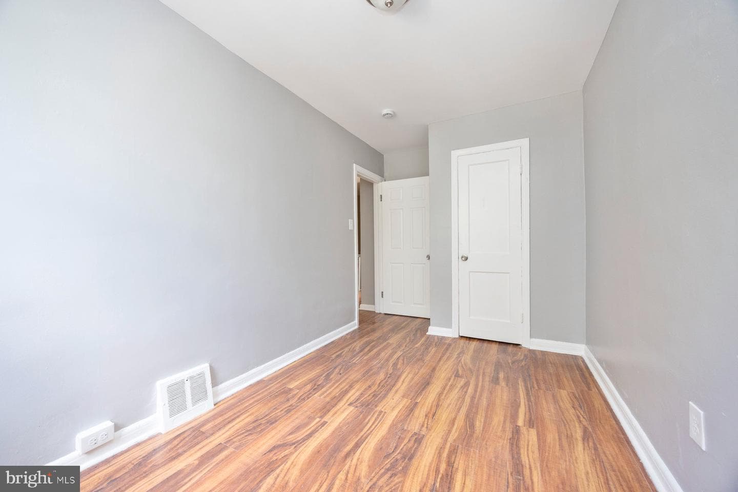 504 Roundview photo 21
