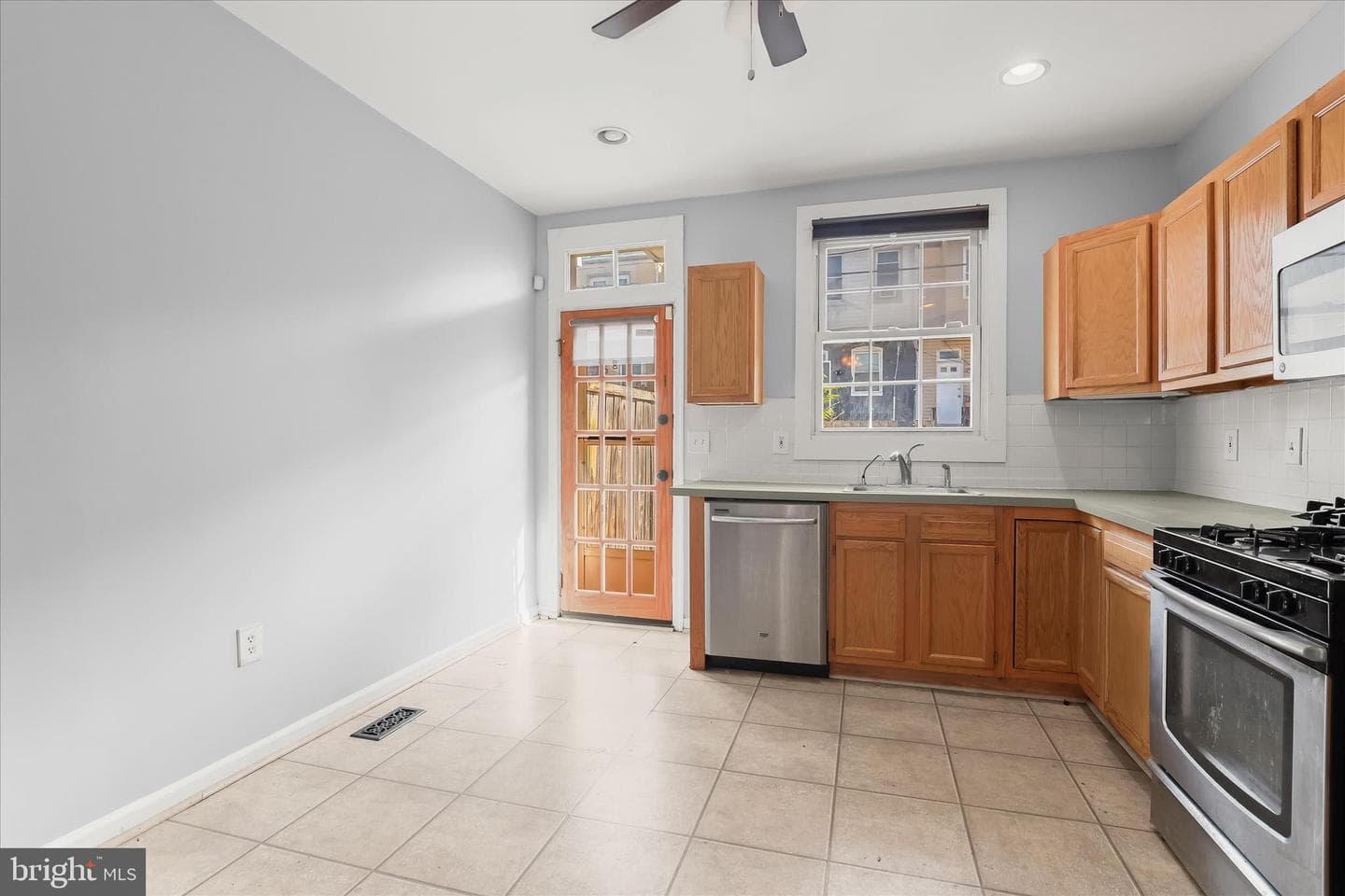517 S Macon Street photo 14