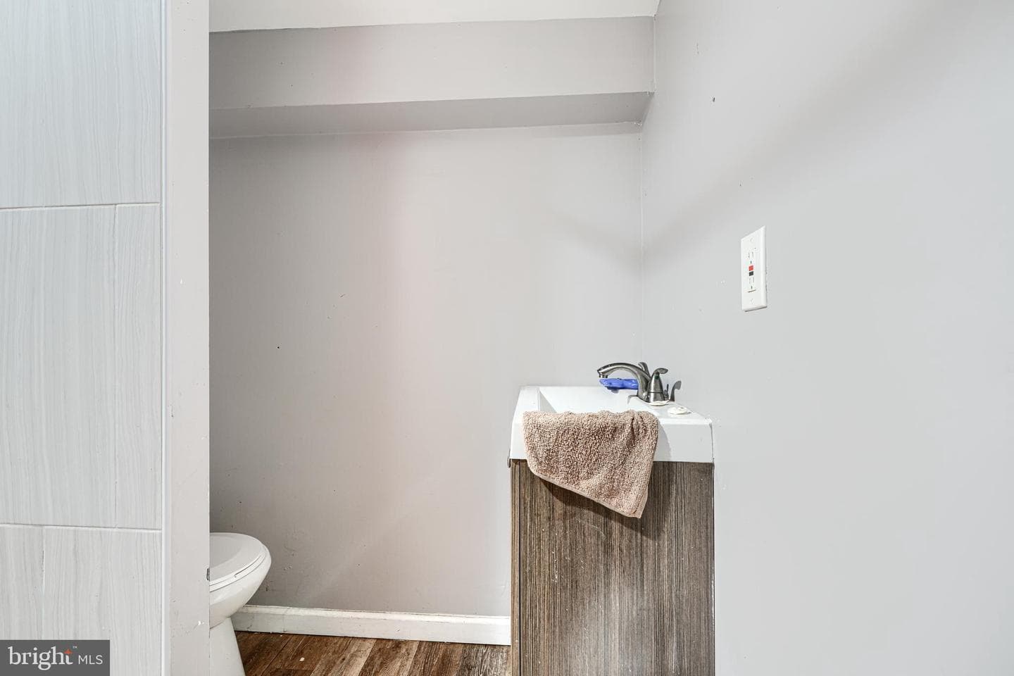 504 Tunbridge Road photo 18