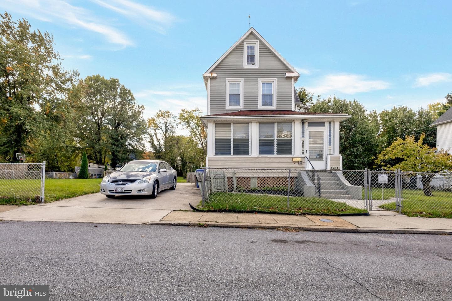4211 Springwood Avenue photo 2
