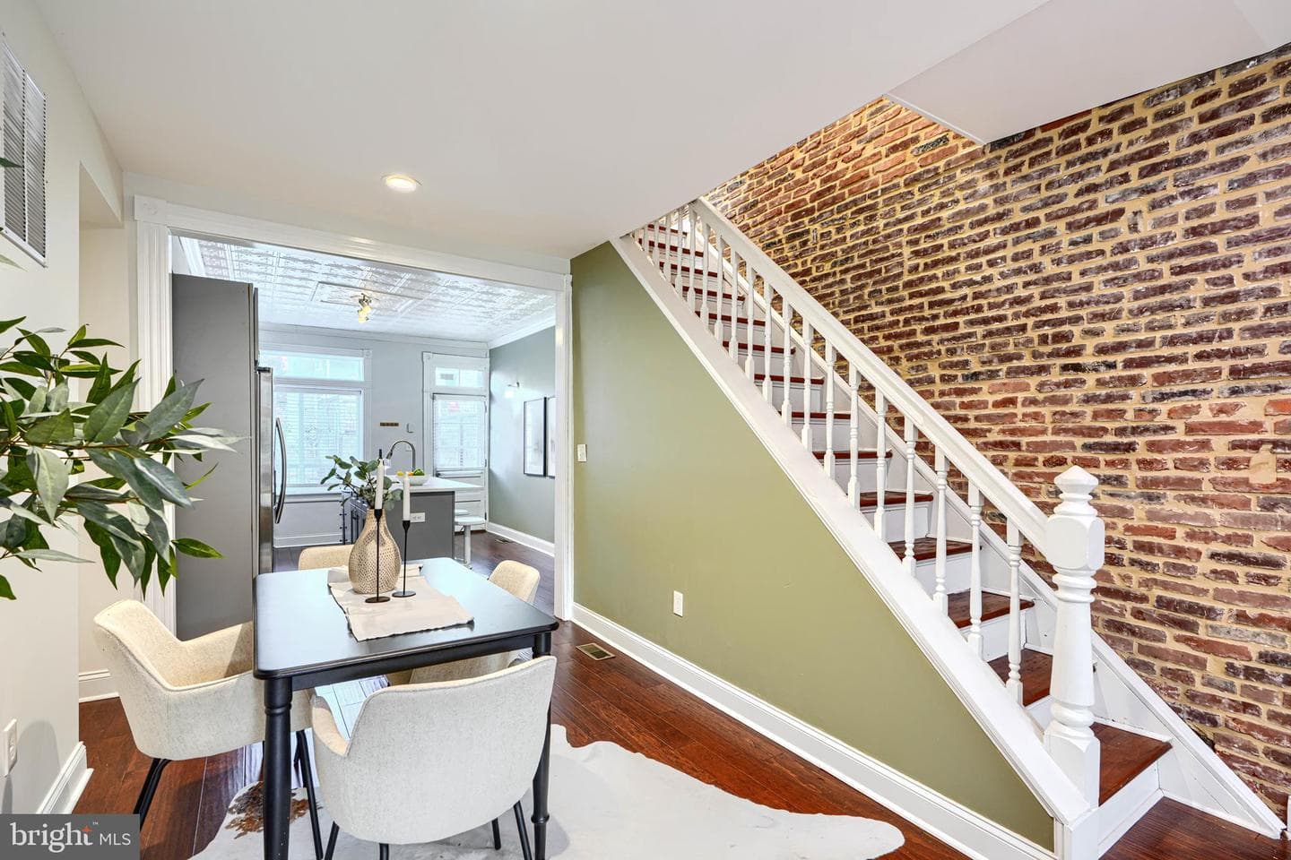 217 S East Avenue photo 8