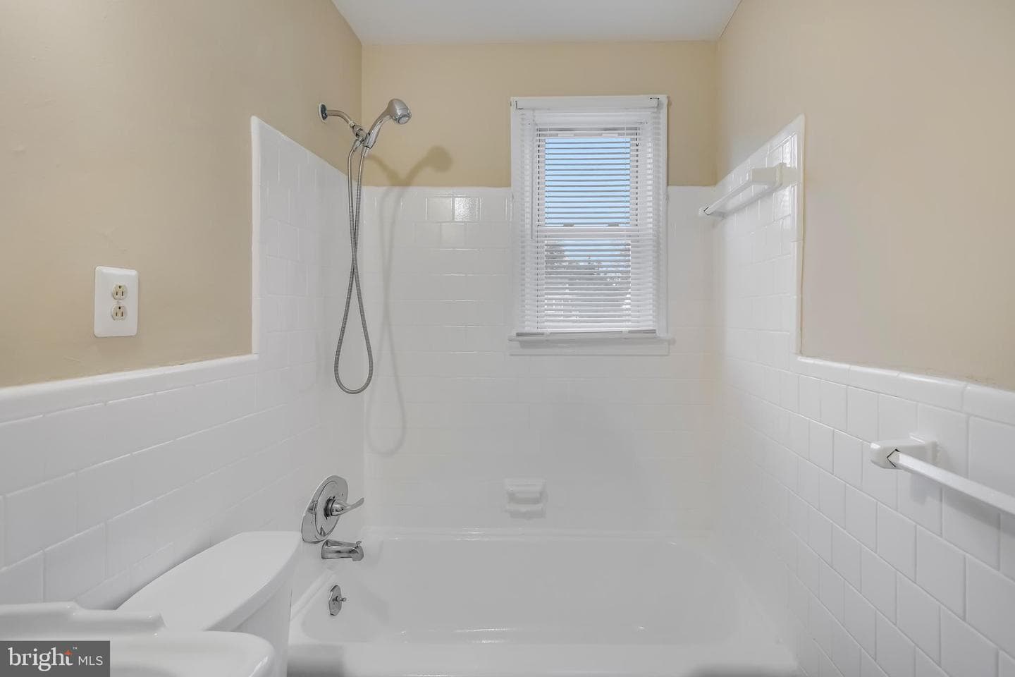 2210 Cloville Avenue NE photo 15