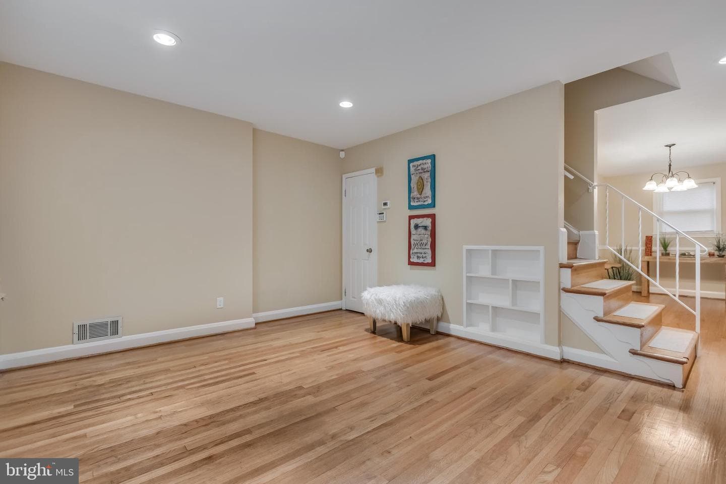 2210 Cloville Avenue NE photo 4