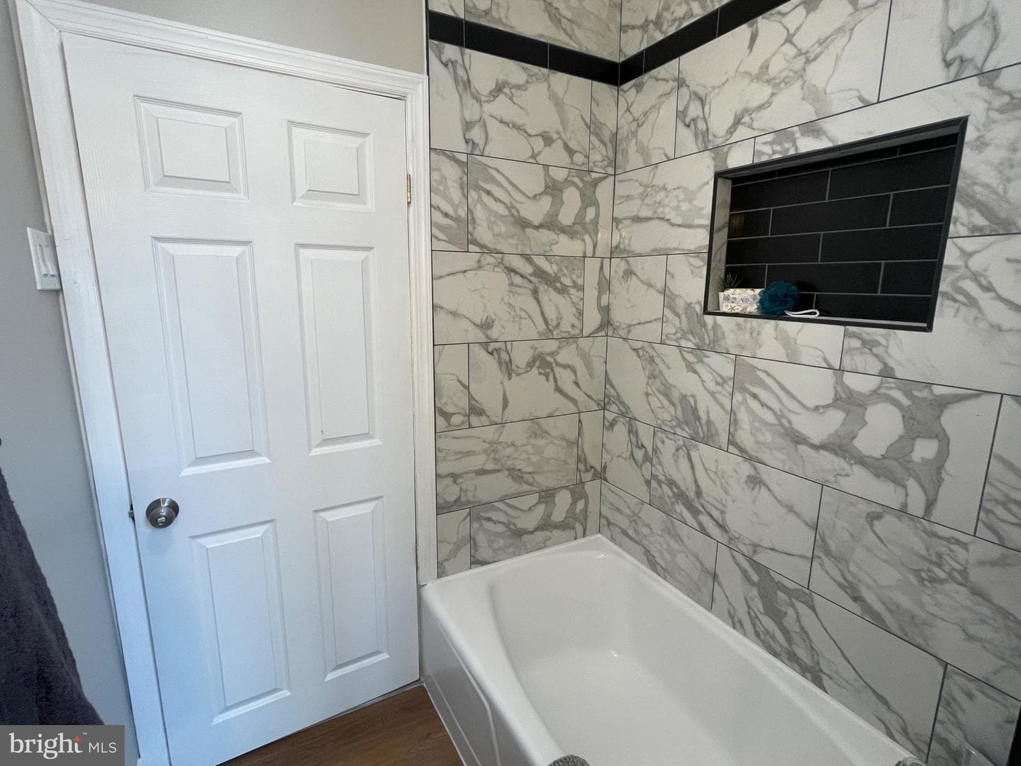 2301 W Mosher Street photo 13