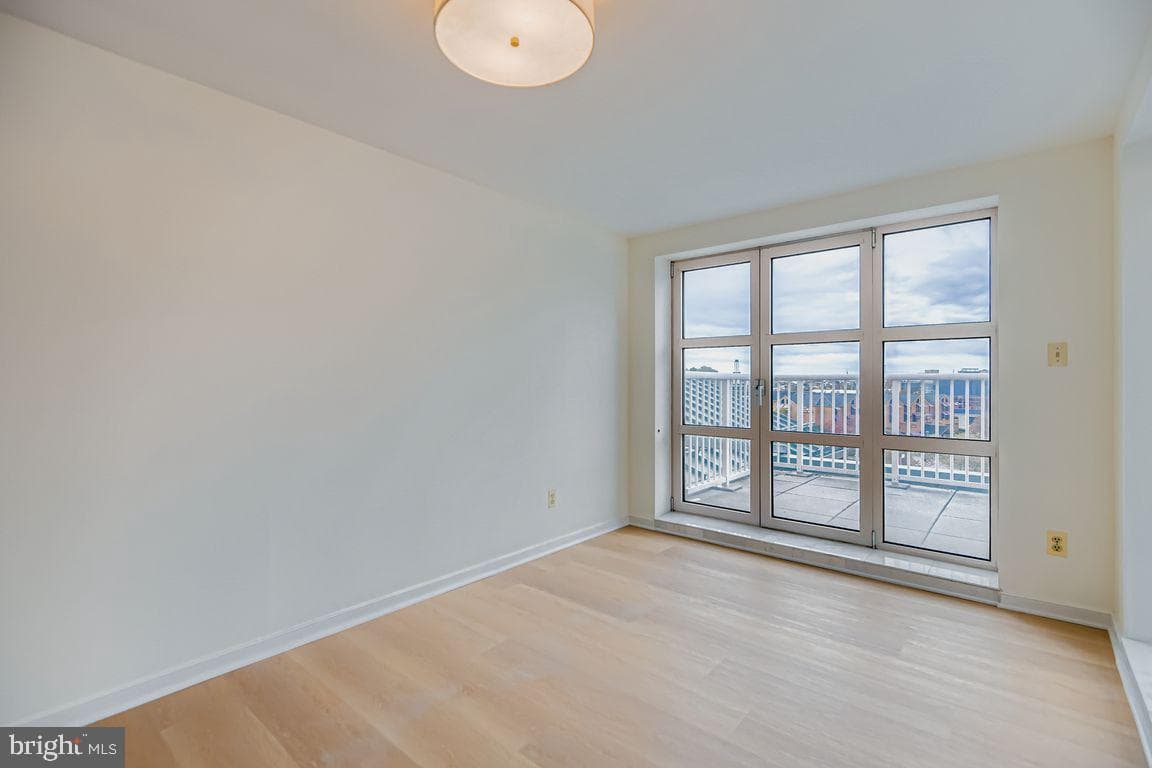 250 President Street #413 photo 23