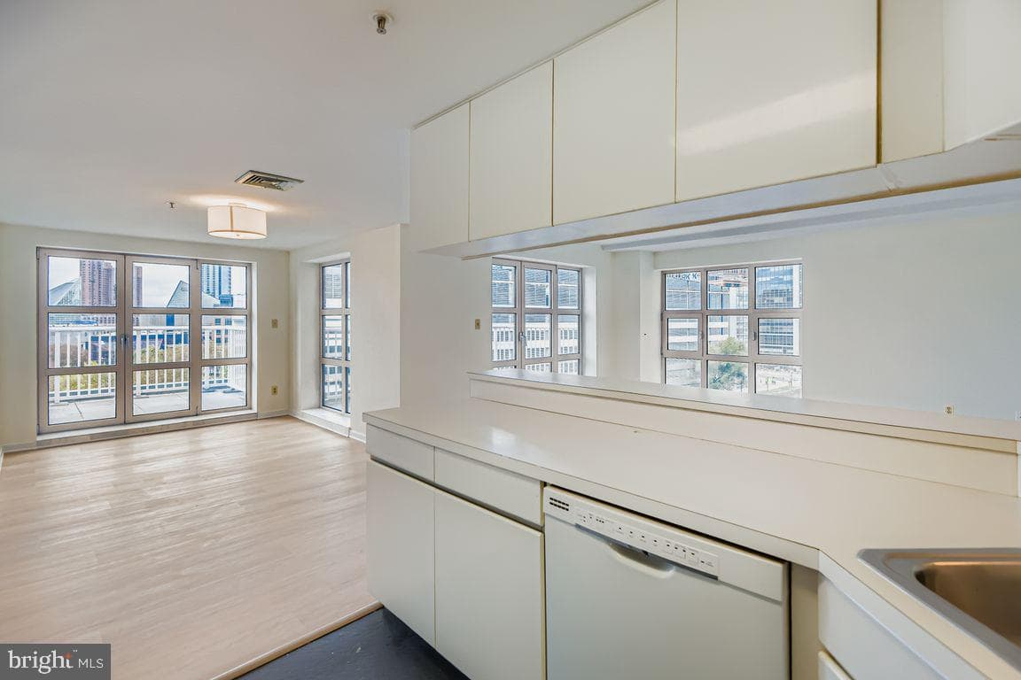 250 President Street #413 photo 9