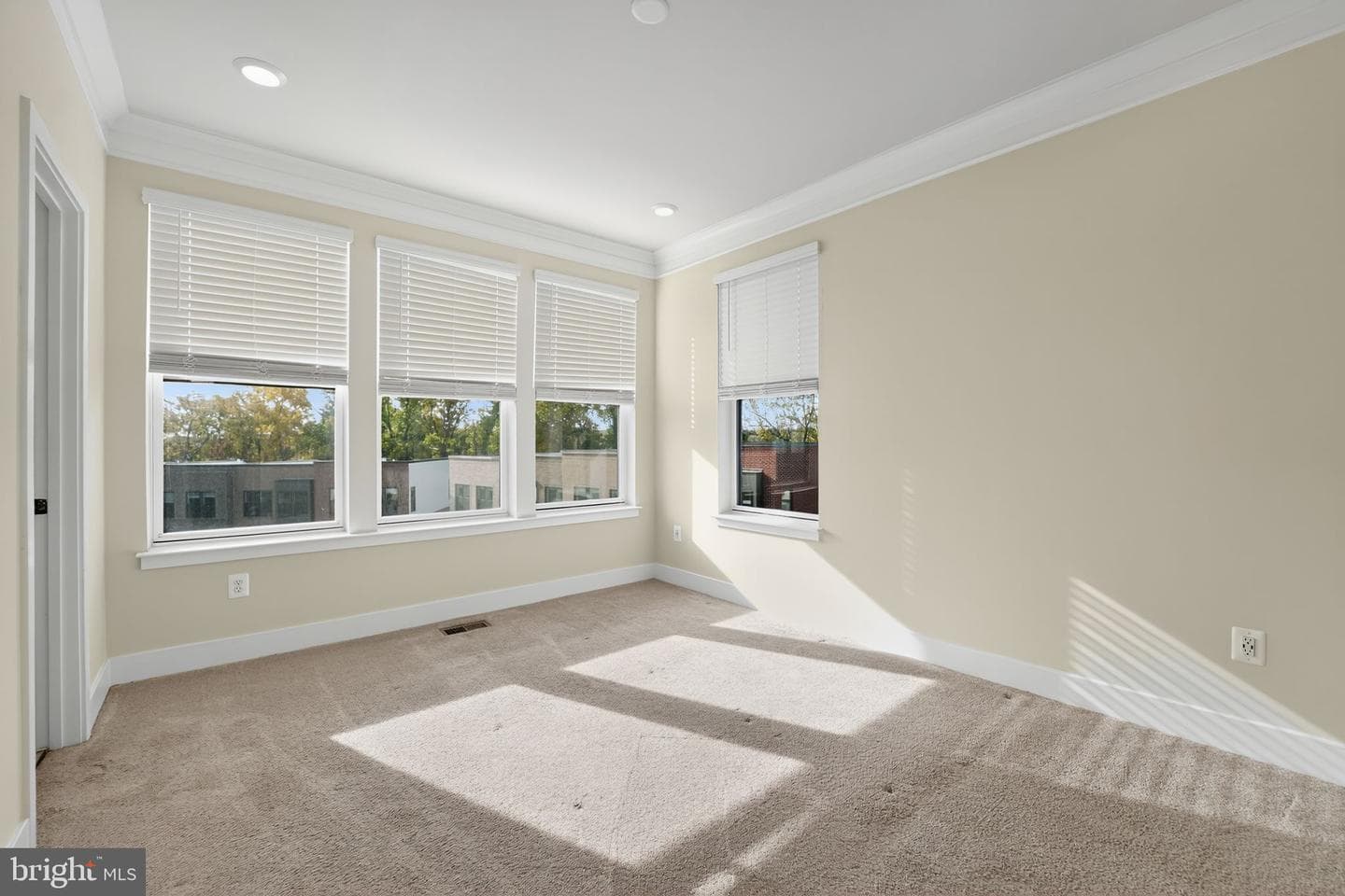 1511 Roland Heights Avenue photo 16