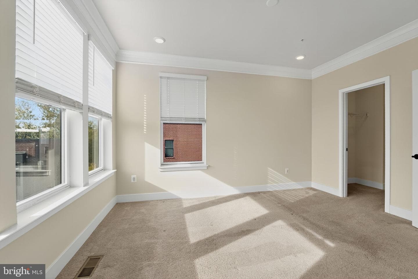 1511 Roland Heights Avenue photo 17